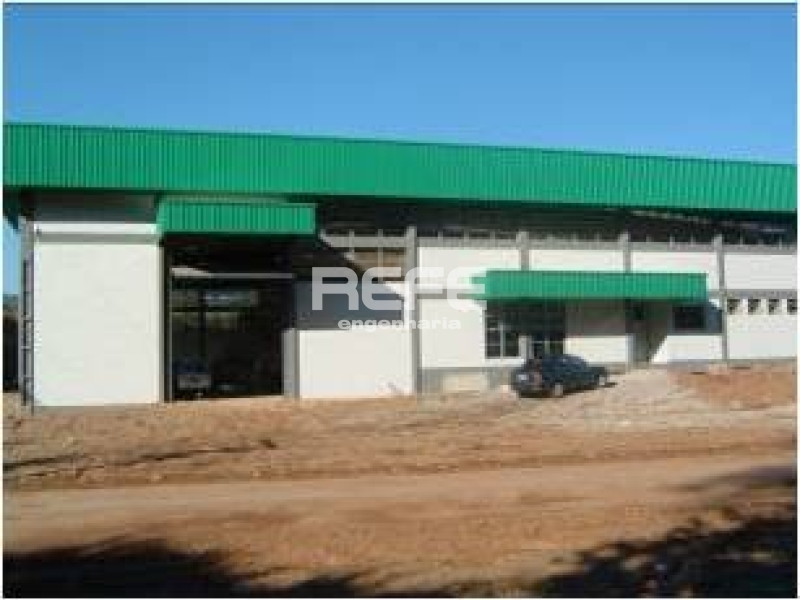 Detalhe platibandas metálicas