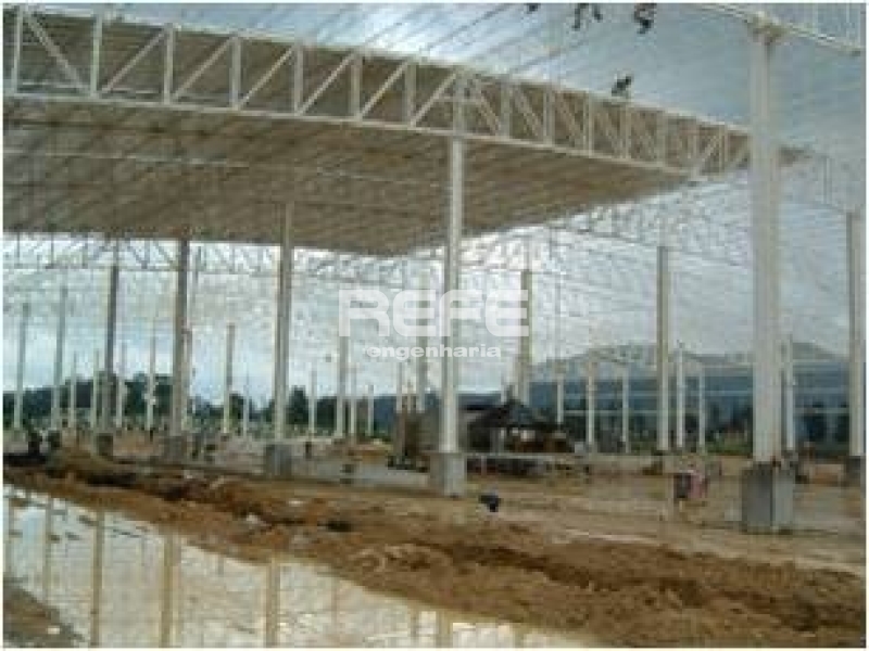 Detalhe montagem estrutura metálica